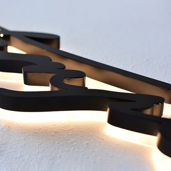 Custom luminous word creative signboard | Black personality non-3D metal advertising word | Store recruitment door backlit billboard custom-made - 图片 4