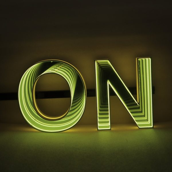 Custom Infinite Mirror 3DLED Signage | Custom LED Track Channel Letters | Infinite Mirror Neon Signage | Commercial Signage | LED Letter Signage - 图片 4